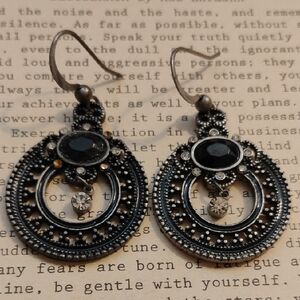 Vintage Dangle Earings with Tiny rhinestone in the middle